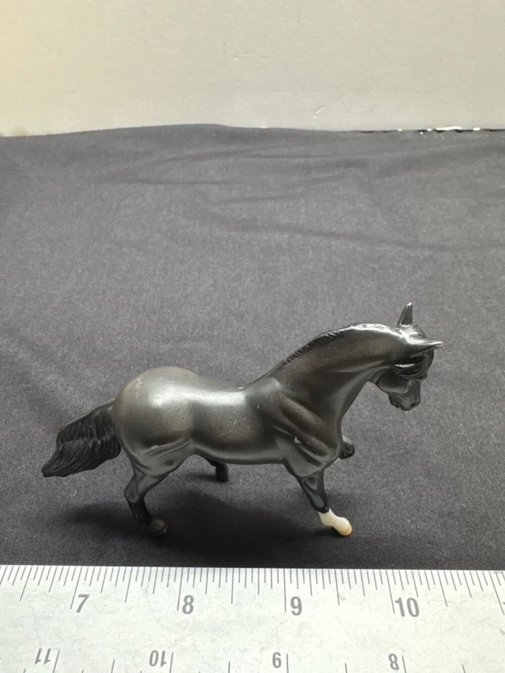 Breyer Stablemates Paso Fino Dark Grey Black Horse Figurine Collectible 1:32 Sca